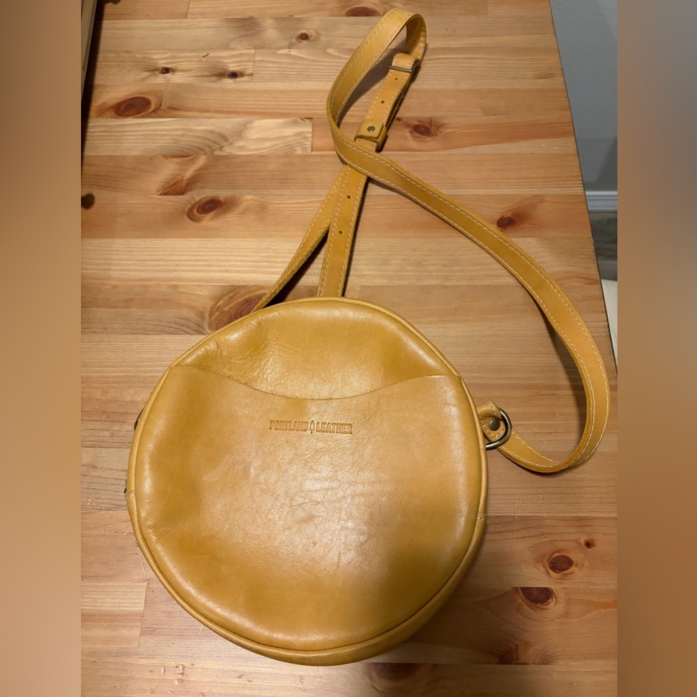 Sunflower Circle Crossbody bag large by Portland Leather - Picture 2 of 12